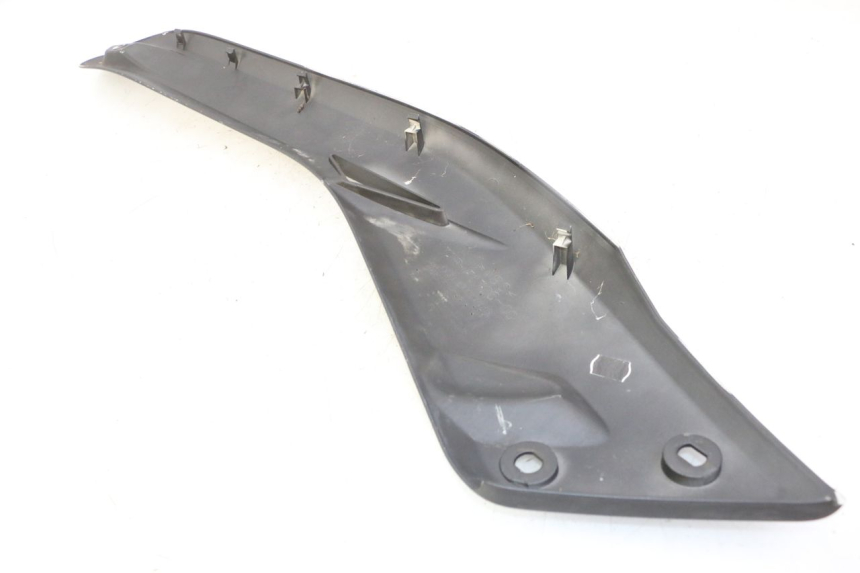 photo de OSŁONA POD SIODŁEM PRAWA YAMAHA X-MAX XMAX 125 (2010 - 2013) - Szczegół części