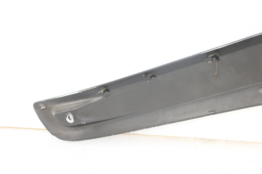 photo de OSŁONA POD SIODŁEM PRAWA YAMAHA X-MAX XMAX 125 (2010 - 2013) - Zbliżenie techniczne