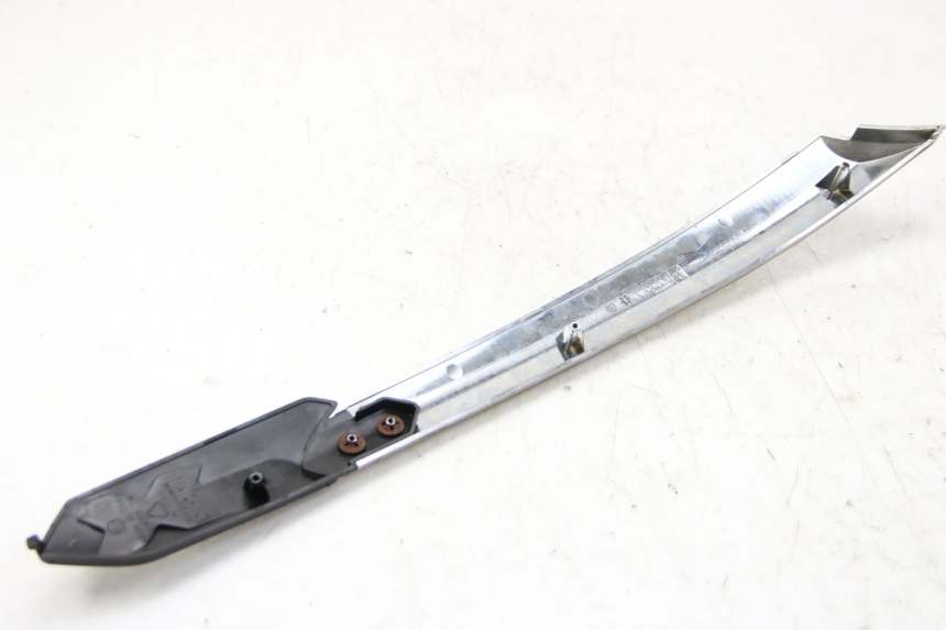 photo de OSŁONA POD SIODŁEM PRAWA PIAGGIO XEVO - X EVO 125 (2007 - 2017) - Szczegół części