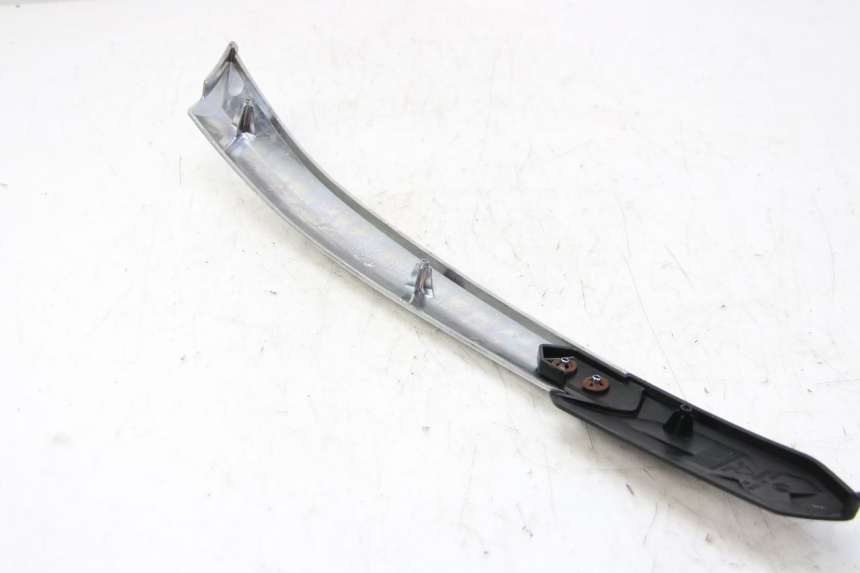 photo de OSŁONA POD SIODŁEM PRAWA PIAGGIO XEVO - X EVO 125 (2007 - 2017) - Zoom stanu zużycia