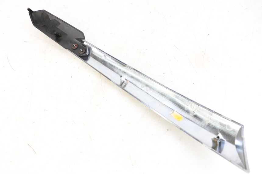 photo de OSŁONA POD SIODŁEM PRAWA PIAGGIO XEVO - X EVO 125 (2007 - 2017) - Zoom stanu zużycia