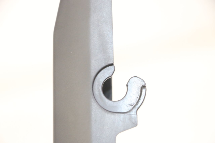 photo de OSŁONA POD SIEDZENIEM PRAWA YAMAHA XJ6 ABS 600 (2008 - 2016) - Szczegół części