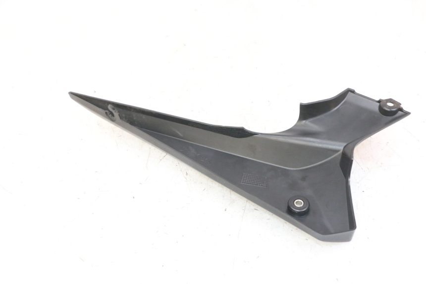 photo de OSŁONA POD SIEDZENIEM PRAWA YAMAHA XJ6 ABS 600 (2008 - 2016) - Zoom stanu zużycia
