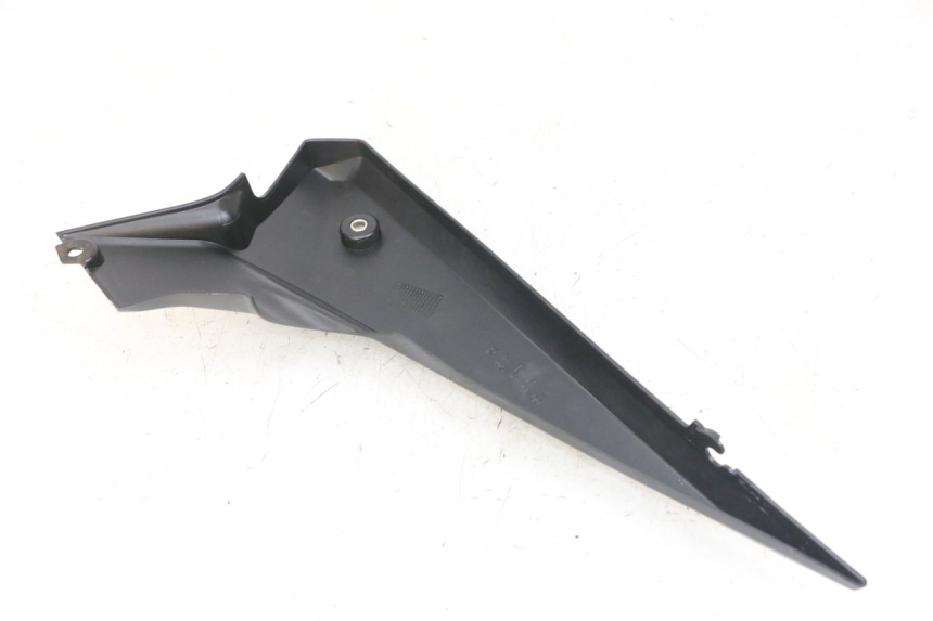 photo de OSŁONA POD SIEDZENIEM PRAWA YAMAHA XJ6 ABS 600 (2008 - 2016) - Inny kąt widzenia