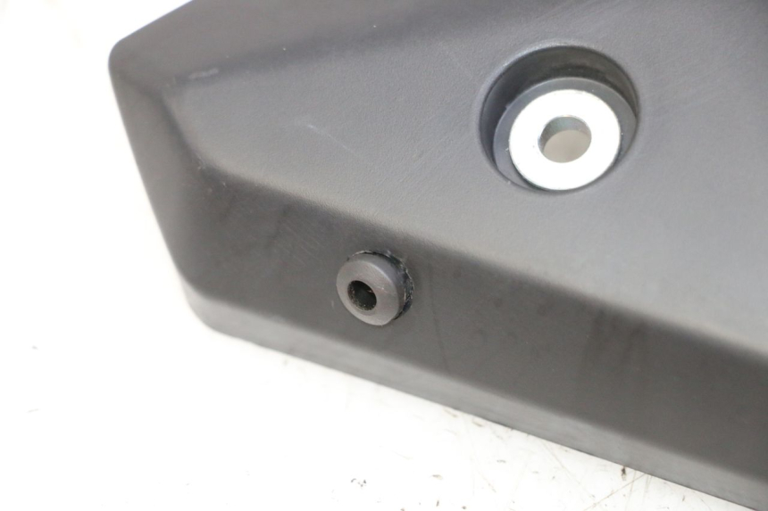photo de OSŁONA POD SIEDZENIEM PRAWA YAMAHA XJ6 ABS 600 (2008 - 2016) - Zoom stanu zużycia