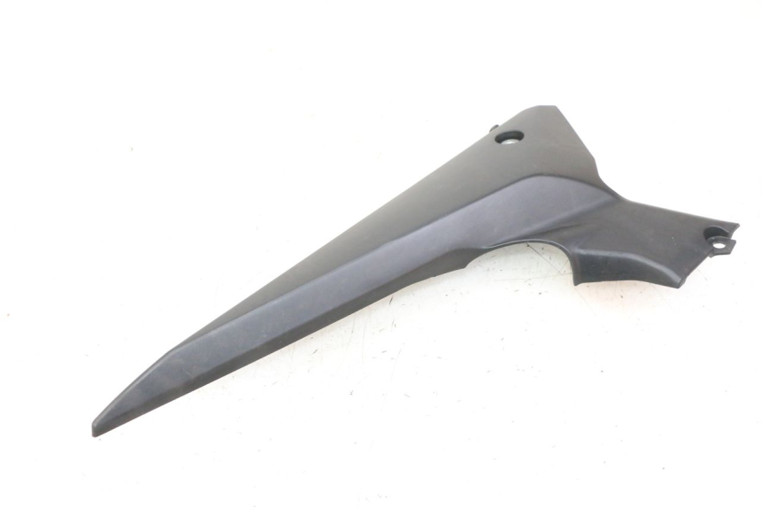 photo de OSŁONA POD SIEDZENIEM PRAWA YAMAHA XJ6 ABS 600 (2008 - 2016) - Stan powierzchni