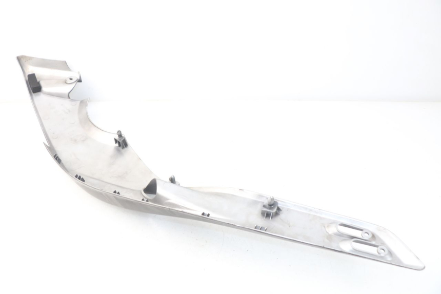 photo de OSŁONA POD SIODŁEM PRAWA YAMAHA XP T-MAX TMAX ABS 500 (2004 - 2007) - Szczegół części