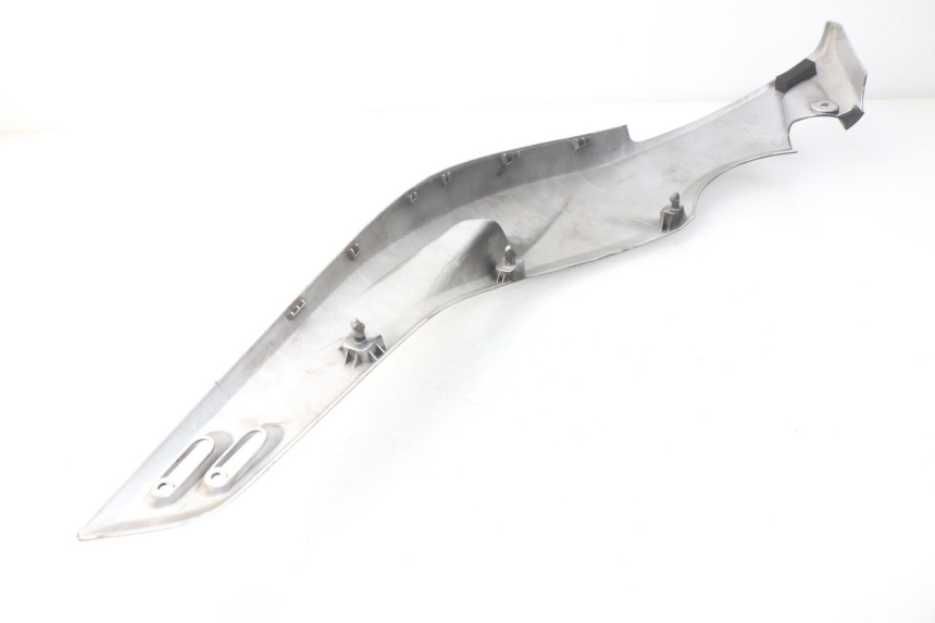 photo de OSŁONA POD SIODŁEM PRAWA YAMAHA XP T-MAX TMAX ABS 500 (2004 - 2007) - Zoom stanu zużycia