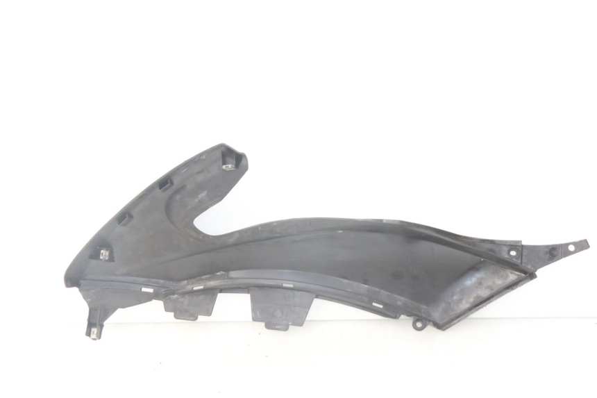 photo de OSŁONA POD SIEDZENIEM PRAWA YAMAHA XP T-MAX TMAX ABS 530 (2012 - 2015) - Zbliżenie techniczne