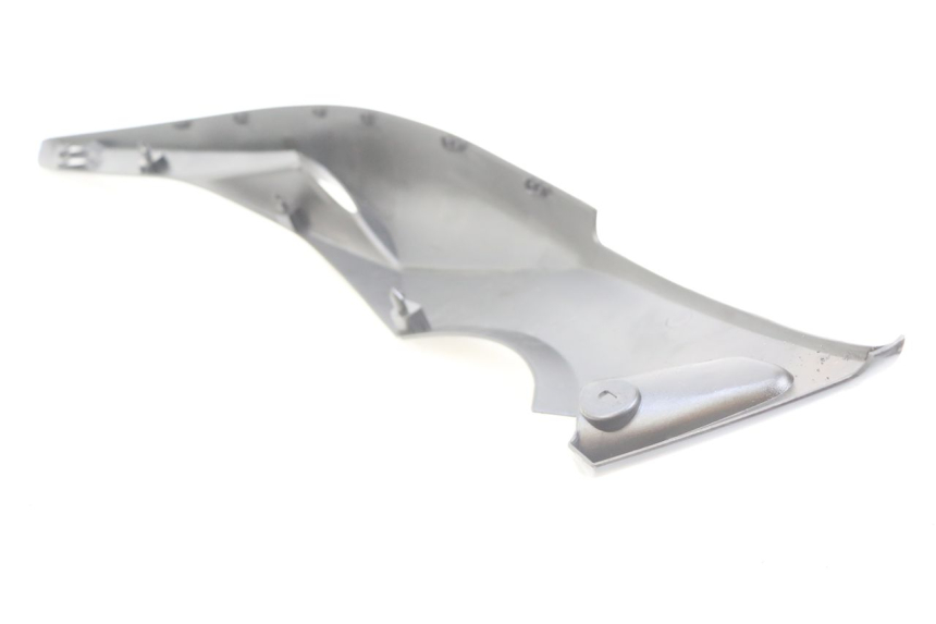 photo de OSŁONA POD SIODŁEM PRAWA YAMAHA XP T-MAX TMAX ABS 500 (2004 - 2007) - Zbliżenie techniczne