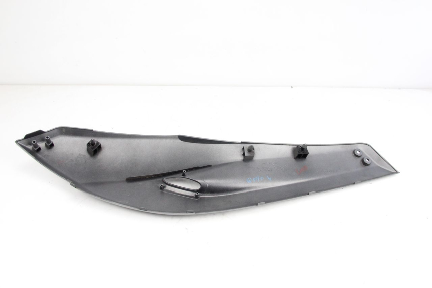 photo de OSŁONA POD SIODŁEM PRAWA YAMAHA XP T-MAX TMAX 500 (2008 - 2012) - Zbliżenie techniczne