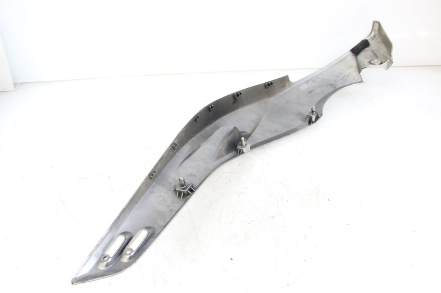 photo de OSŁONA POD SIEDZENIEM PRAWA YAMAHA XP T-MAX TMAX 500 (2004 - 2007) - Zbliżenie techniczne