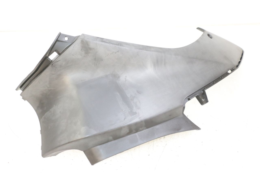 photo de OSŁONA POD SIODŁEM PRAWA YAMAHA NEOS NEO'S 4T 50 (2008 - 2016) - Inny kąt widzenia