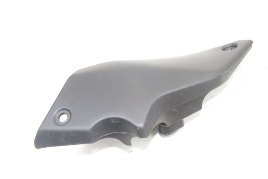 photo de OSŁONA POD SIODŁEM PRAWA YAMAHA TRACER 7 700 (2020 - 2024) - Szczegół części