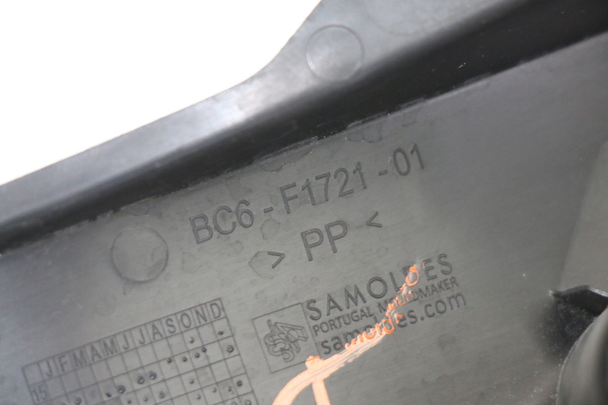 photo de OSŁONA POD SIODŁEM PRAWA YAMAHA TRACER 7 700 (2020 - 2024) - Zbliżenie techniczne