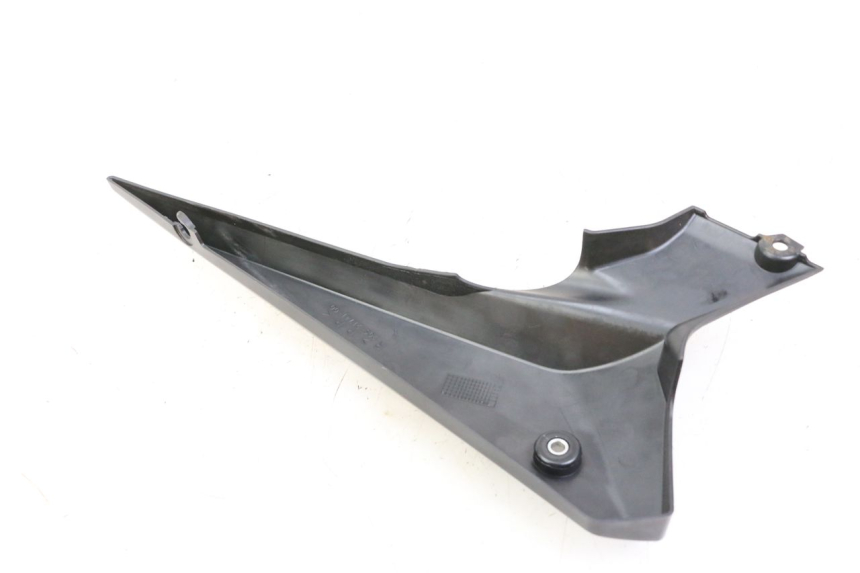 photo de OSŁONA POD SIEDZENIEM PRAWA YAMAHA XJ6 600 (2008 - 2016) - Inny kąt widzenia