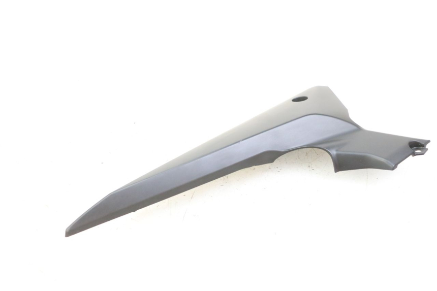 photo de OSŁONA POD SIEDZENIEM PRAWA YAMAHA XJ6 600 (2008 - 2016) - Zbliżenie techniczne