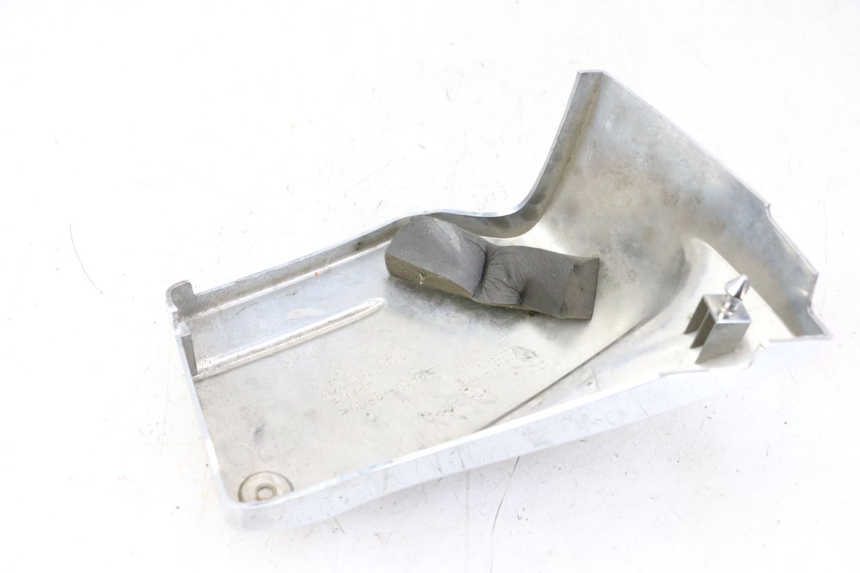 photo de OSŁONA POD SIODŁEM PRAWA YAMAHA XVS DRAG STAR DRAGSTAR 650 (1997 - 2007) - Zoom stanu zużycia