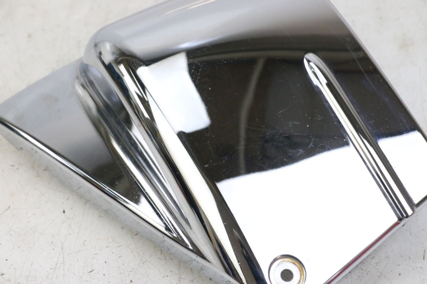 photo de OSŁONA POD SIODŁEM PRAWA YAMAHA XVS DRAG STAR DRAGSTAR 650 (1997 - 2007) - Zbliżenie techniczne