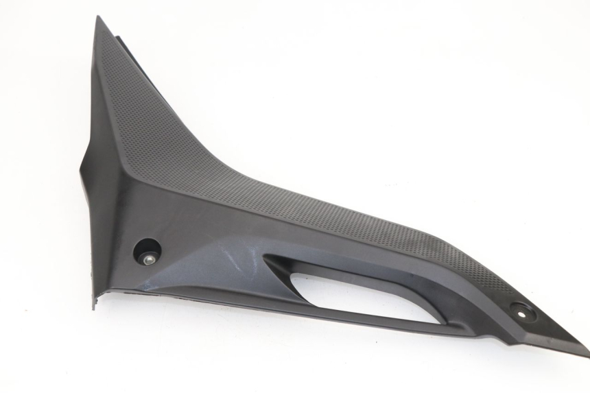 photo de OSŁONA POD SIODŁEM PRAWA YAMAHA YZF R 125 (2008 - 2013) - Szczegół części