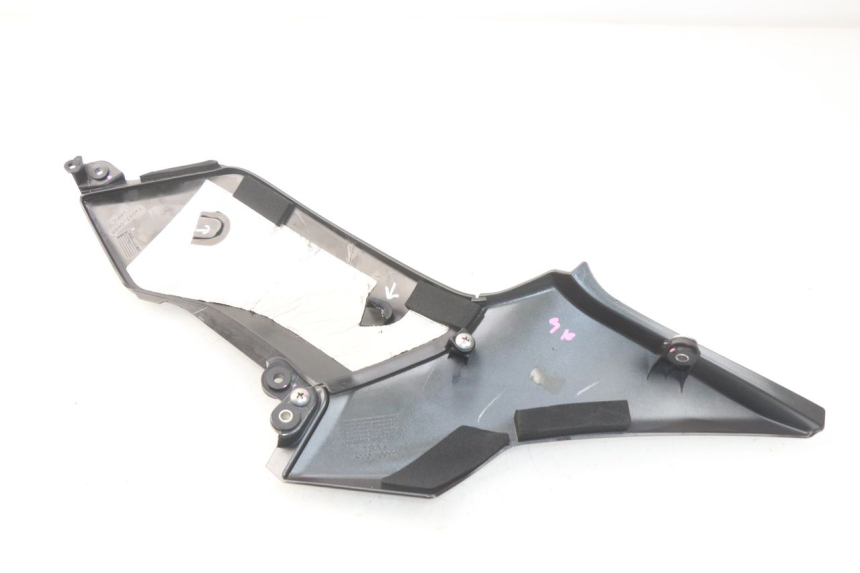 photo de OSŁONA POD SIODŁEM PRAWA KAWASAKI Z Z900 900 (2017 - 2019) - Zbliżenie techniczne