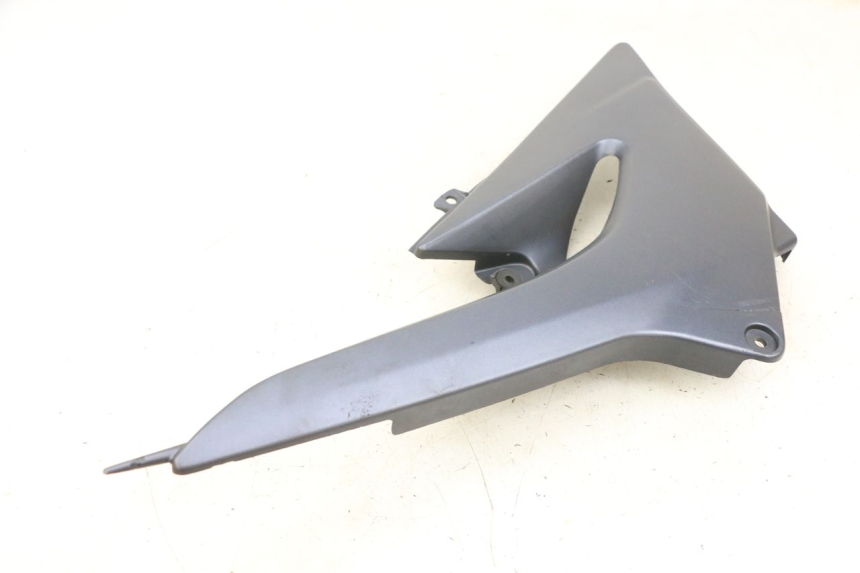 photo de OSŁONA POD SIODŁEM PRAWA KAWASAKI ZR 7 750 (1999 - 2004) - Zoom stanu zużycia