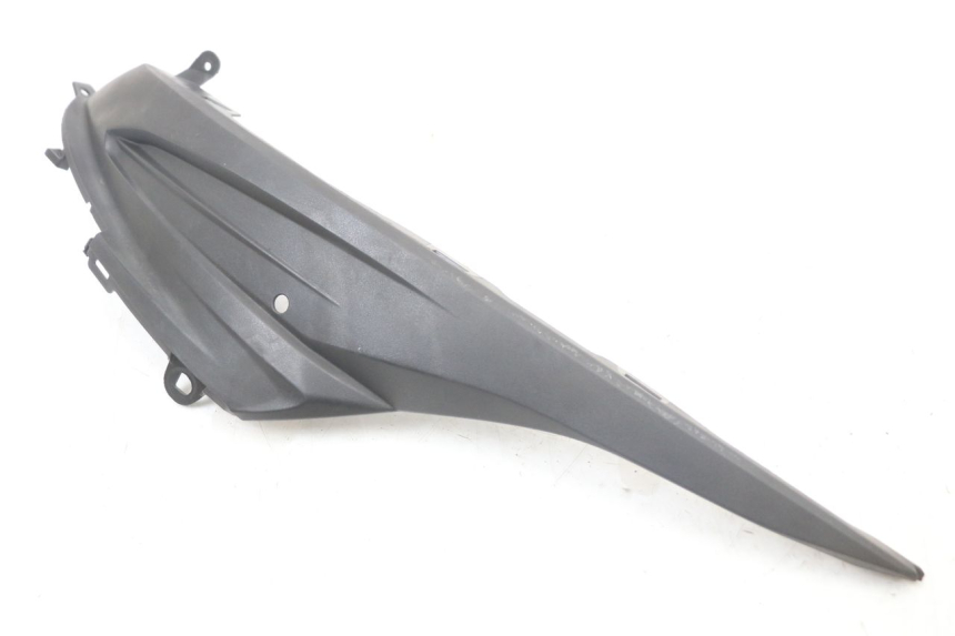 photo de OSŁONA POD LEWYM SIEDZENIEM SUZUKI ADDRESS 110 (2015 - 2020) - Zbliżenie techniczne