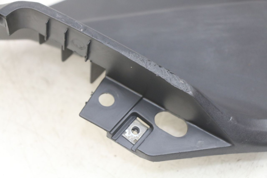 photo de OSŁONA POD LEWYM SIEDZENIEM KYMCO AGILITY 16+ 4T 50 (2018 - 2023) - Widok ogólny