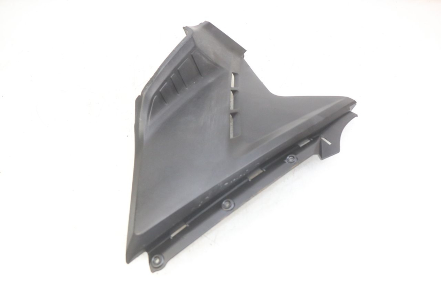 photo de OSŁONA POD LEWYM SIEDZENIEM KYMCO AGILITY 16+ 4T 50 (2018 - 2023) - Punkty mocowania