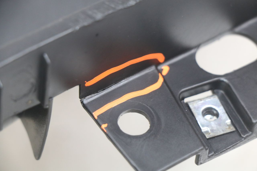 photo de OSŁONA POD LEWYM SIEDZENIEM KYMCO AGILITY 16+ 4T 50 (2018 - 2023) - Szczegół części