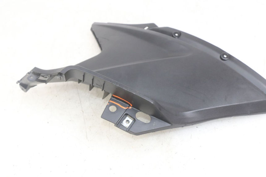 photo de OSŁONA POD LEWYM SIEDZENIEM KYMCO AGILITY 16+ 4T 50 (2018 - 2023) - Zoom stanu zużycia