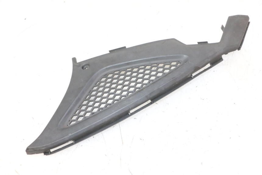 photo de OSŁONA POD LEWYM SIEDZENIEM KYMCO AGILITY NAKED RENOUVO 2T 50 (2011 - 2018) - Szczegół części