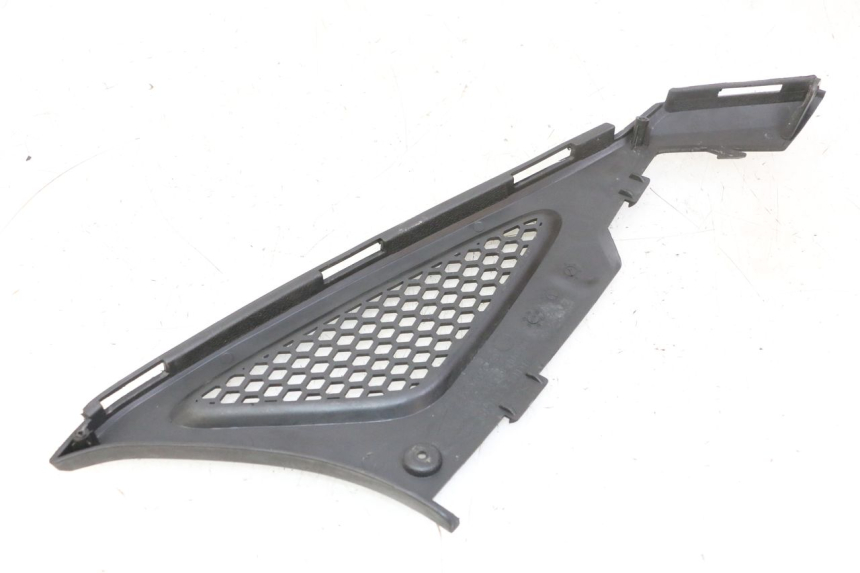 photo de OSŁONA POD LEWYM SIEDZENIEM KYMCO AGILITY NAKED RENOUVO 2T 50 (2011 - 2018) - Zbliżenie techniczne