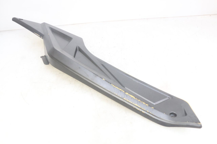 photo de OSŁONA POD LEWYM SIEDZENIEM NECO ALEXONE 125 (2017 - 2024) - Szczegół części