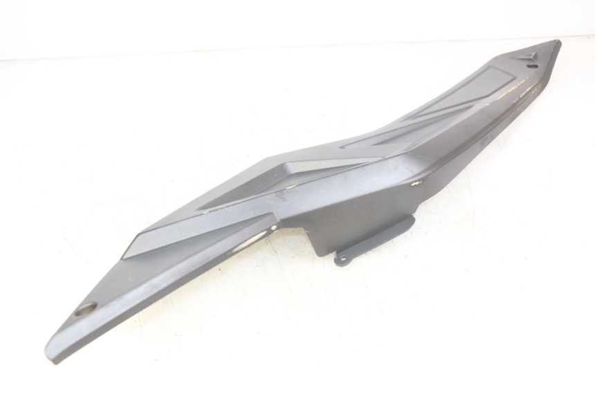 photo de OSŁONA POD LEWYM SIEDZENIEM NECO ALEXONE 125 (2017 - 2024) - Inny kąt widzenia