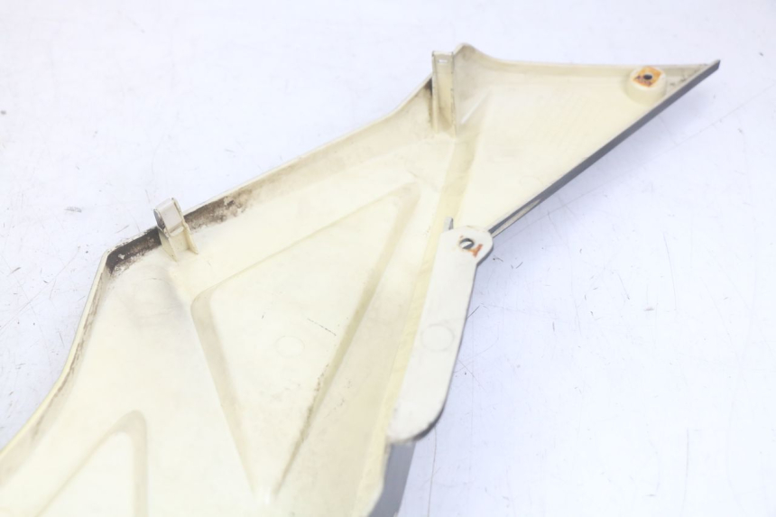 photo de OSŁONA POD LEWYM SIEDZENIEM NECO ALEXONE 125 (2017 - 2024) - Stan powierzchni