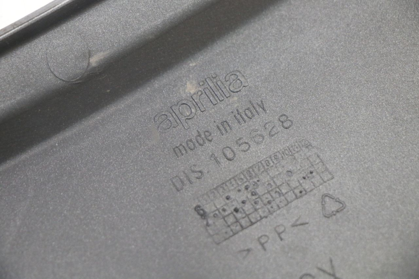 photo de OSŁONA POD LEWYM SIEDZENIEM APRILIA ATLANTIC 125 (2003 - 2009) - Zbliżenie techniczne