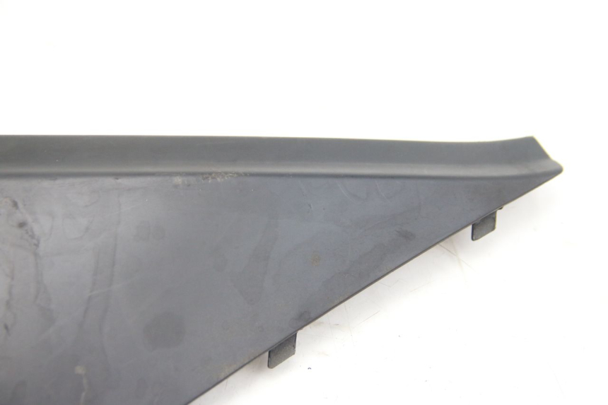 photo de OSŁONA POD LEWYM SIEDZENIEM APRILIA ATLANTIC 500 (2002 - 2003) - Zoom stanu zużycia