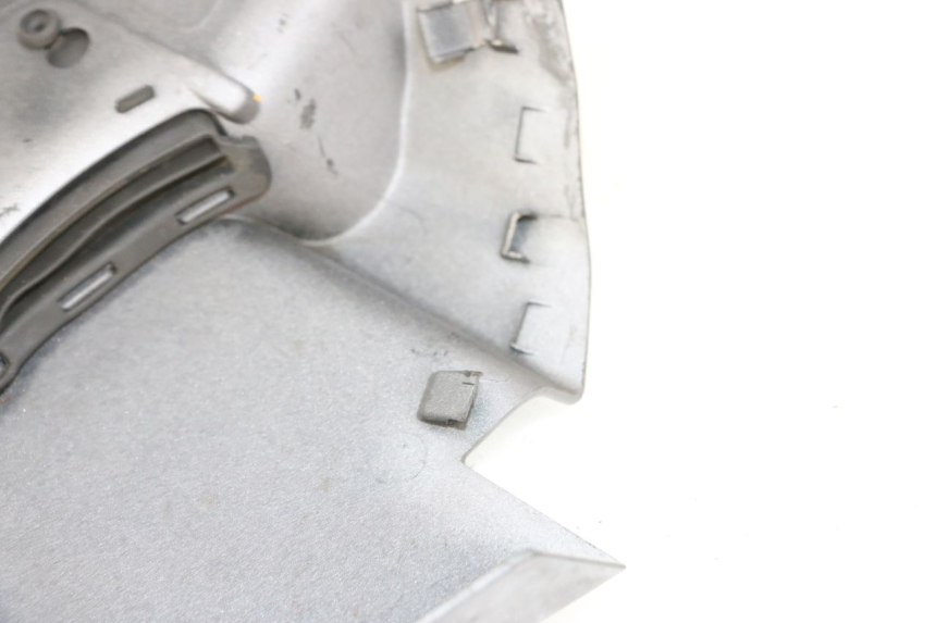 photo de OSŁONA POD LEWYM SIEDZENIEM SUZUKI BURGMAN 650 (2013 - 2020) - Szczegół części