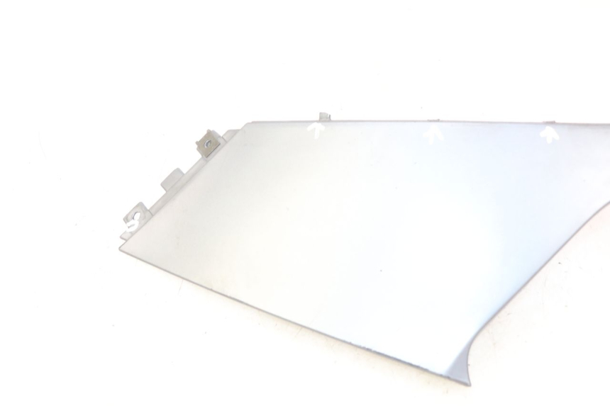 photo de OSŁONA POD LEWYM SIEDZENIEM BMW C1 125 (2000 - 2003) - Punkty mocowania