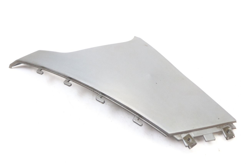 photo de OSŁONA POD LEWYM SIEDZENIEM BMW C1 125 (2000 - 2003) - Zoom stanu zużycia