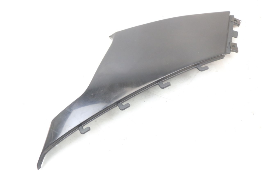 photo de OSŁONA POD LEWYM SIEDZENIEM BMW C1 125 (2000 - 2003) - Szczegół części