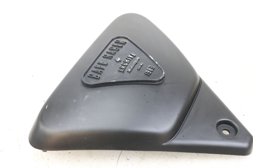 photo de OSŁONA POD LEWYM SIEDZENIEM ARCHIVE CAFE RACER 4T 50 (2019 - 2024) - Zoom stanu zużycia