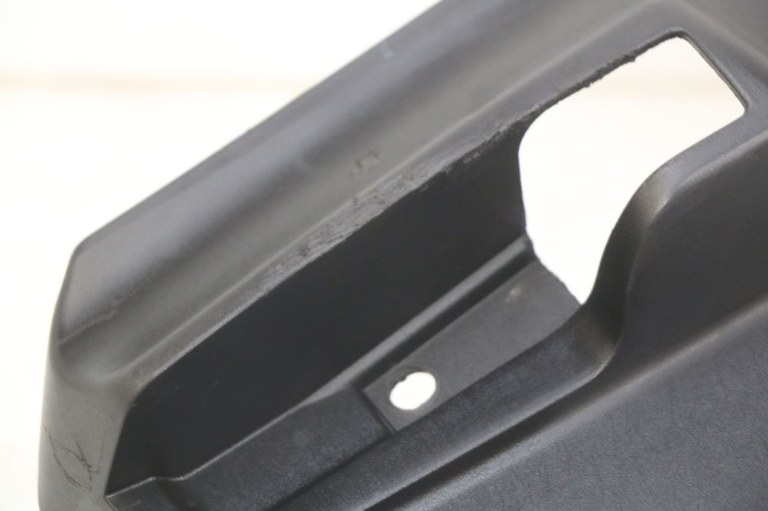 photo de OSŁONA POD LEWYM SIEDZENIEM PEUGEOT CITYSTAR AIR 125 (2014 - 2017) - Zbliżenie techniczne