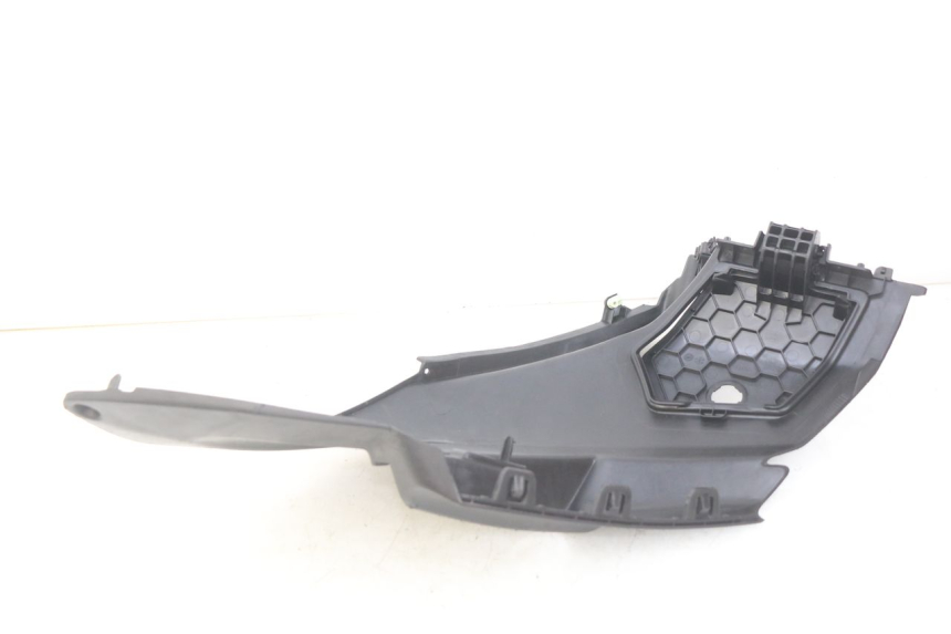 photo de OSŁONA POD LEWYM SIEDZENIEM PEUGEOT CITYSTAR 125 (2011 - 2017) - Szczegół części