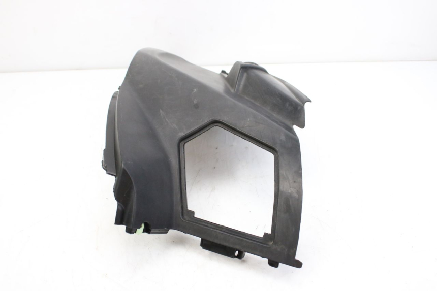 photo de OSŁONA POD LEWYM SIEDZENIEM PEUGEOT CITYSTAR 50 (2013 - 2017) - Zbliżenie techniczne