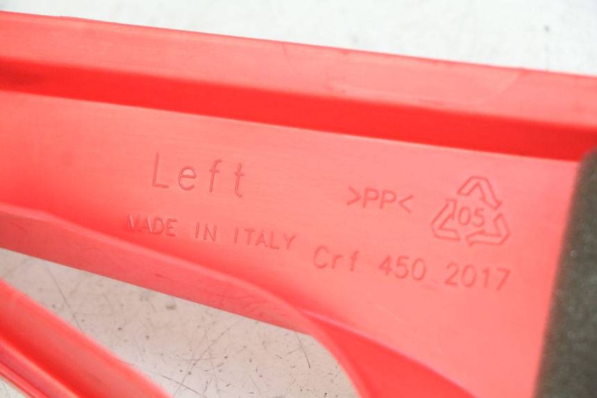 photo de OSŁONA POD LEWYM SIEDZENIEM HONDA CRF CR-F RX 450 (2017 - 2021) - Szczegół części