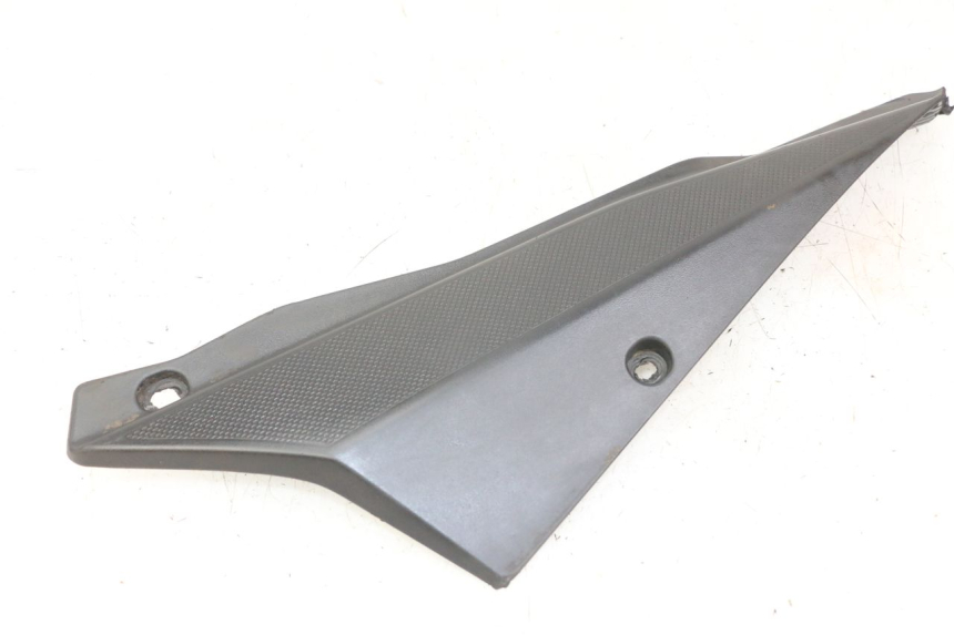 photo de OSŁONA POD LEWYM SIEDZENIEM DERBI SENDA SM DRD X-TREME 50 (2011 - 2017) - Widok główny