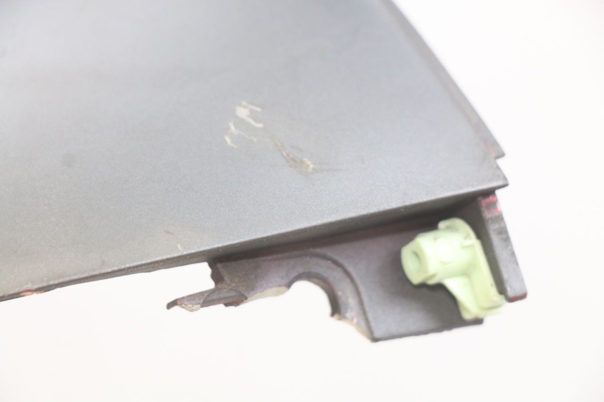 photo de OSŁONA POD LEWYM SIEDZENIEM PEUGEOT DJANGO 4T 50 (2014 - 2019) - Zoom stanu zużycia