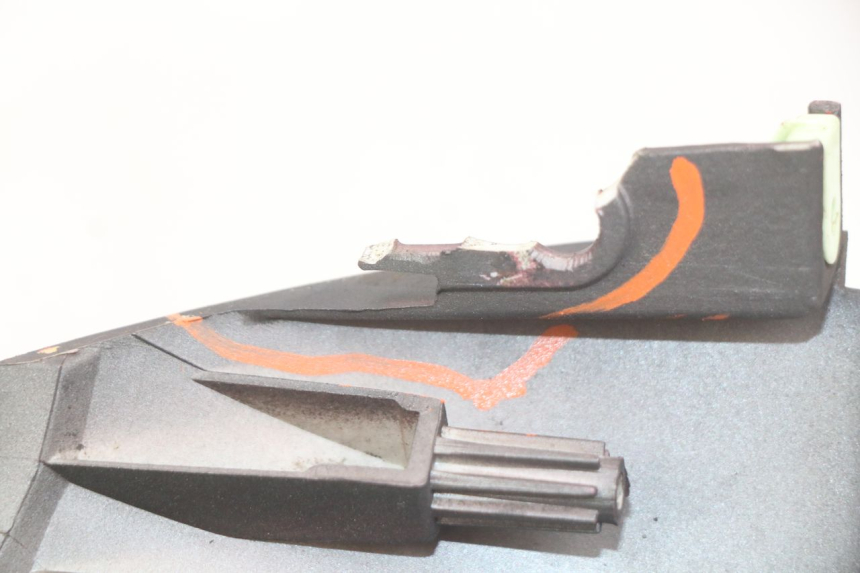 photo de OSŁONA POD LEWYM SIEDZENIEM PEUGEOT DJANGO 4T 50 (2014 - 2019) - Inny kąt widzenia